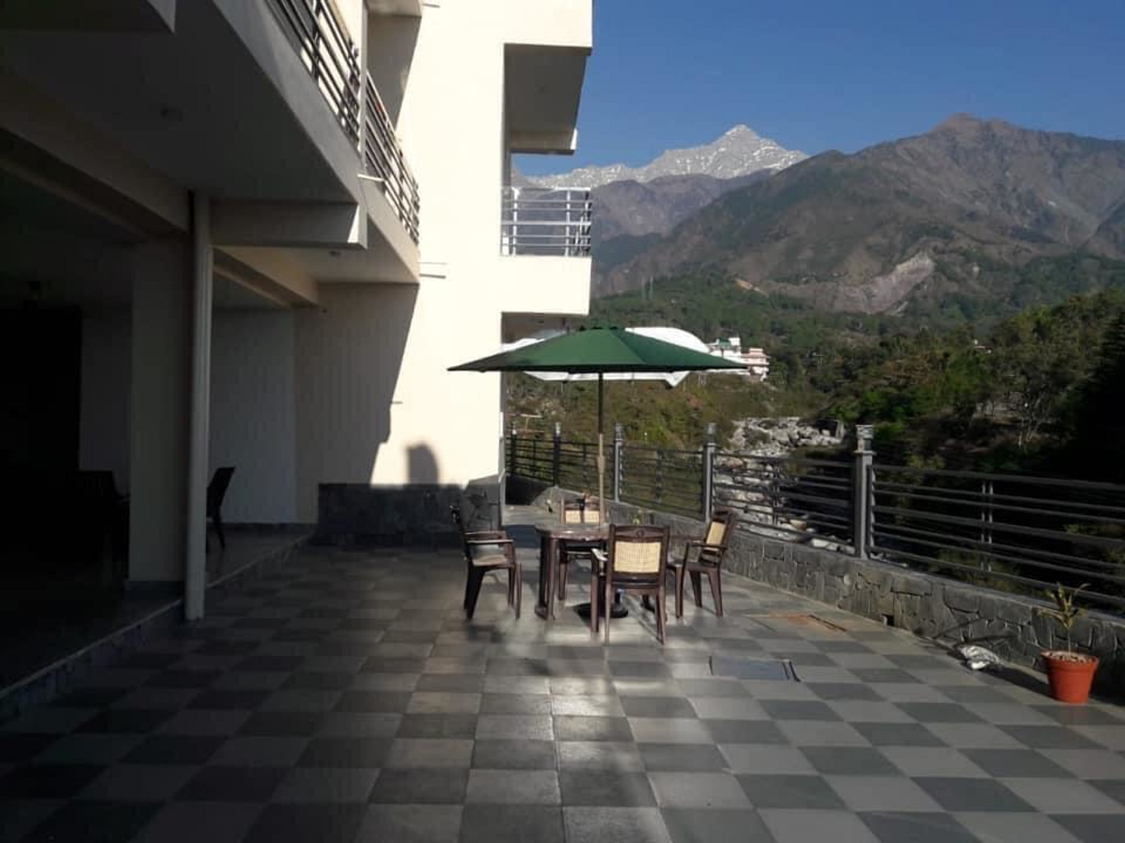 Serene Suites