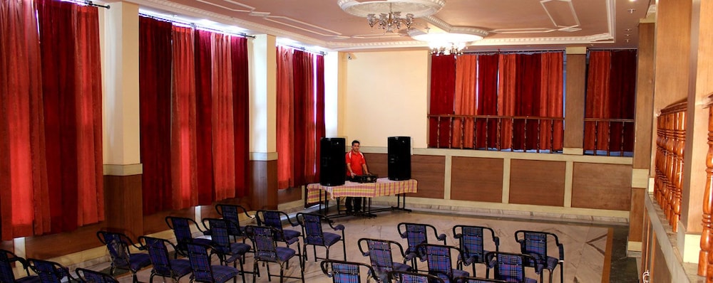 Hotel Falcon Crest by OYO Rooms