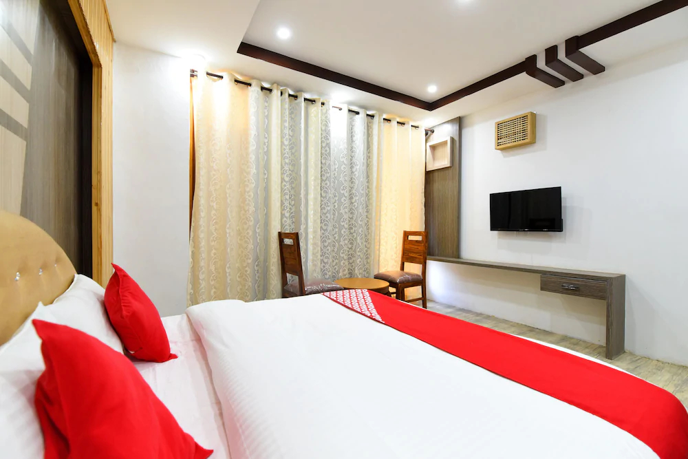 Hotel HHH By OYO Rooms