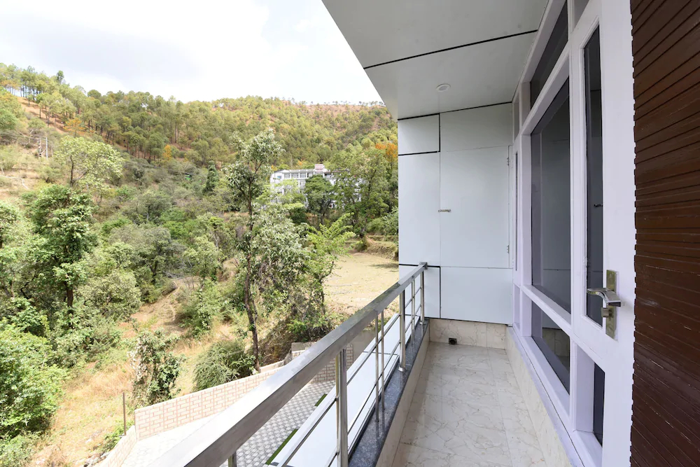 Hotel HHH By OYO Rooms