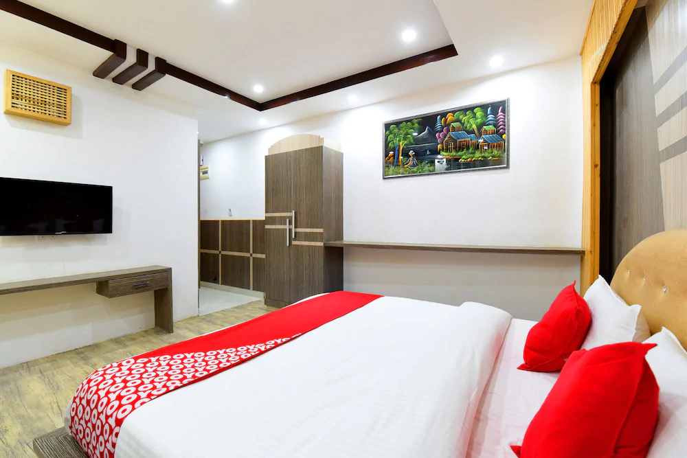 Hotel HHH By OYO Rooms