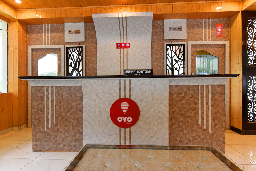 Hotel HHH By OYO Rooms
