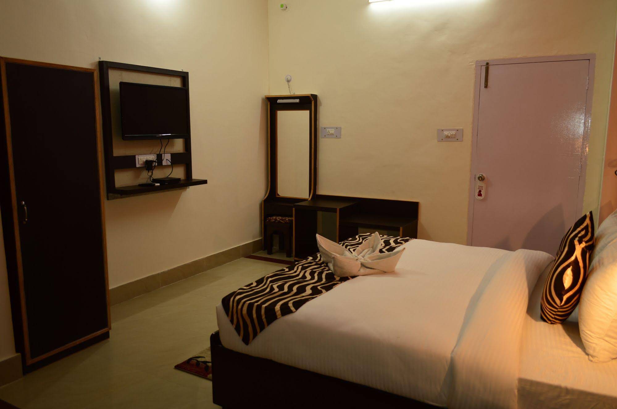 Dee Jay Hotel and Restaurant