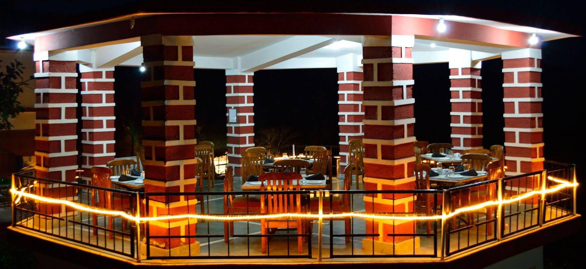 Dee Jay Hotel and Restaurant