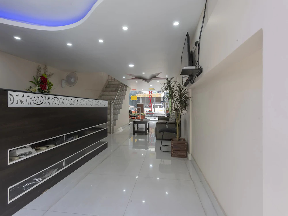 Diamond Vaishali By OYO Rooms