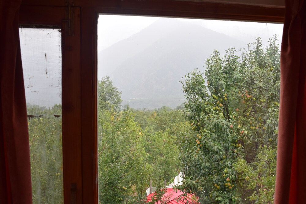 Bharhka Countryside Cottage Resort