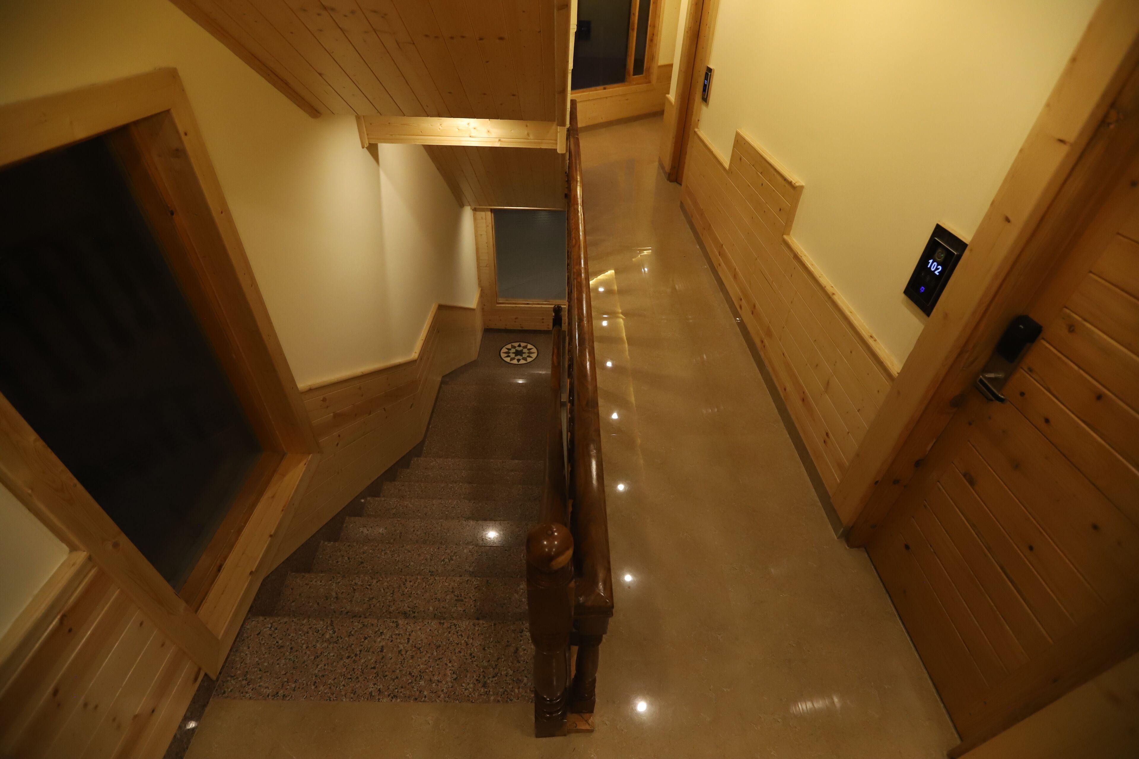 Golden Wood Manali By Rosetum