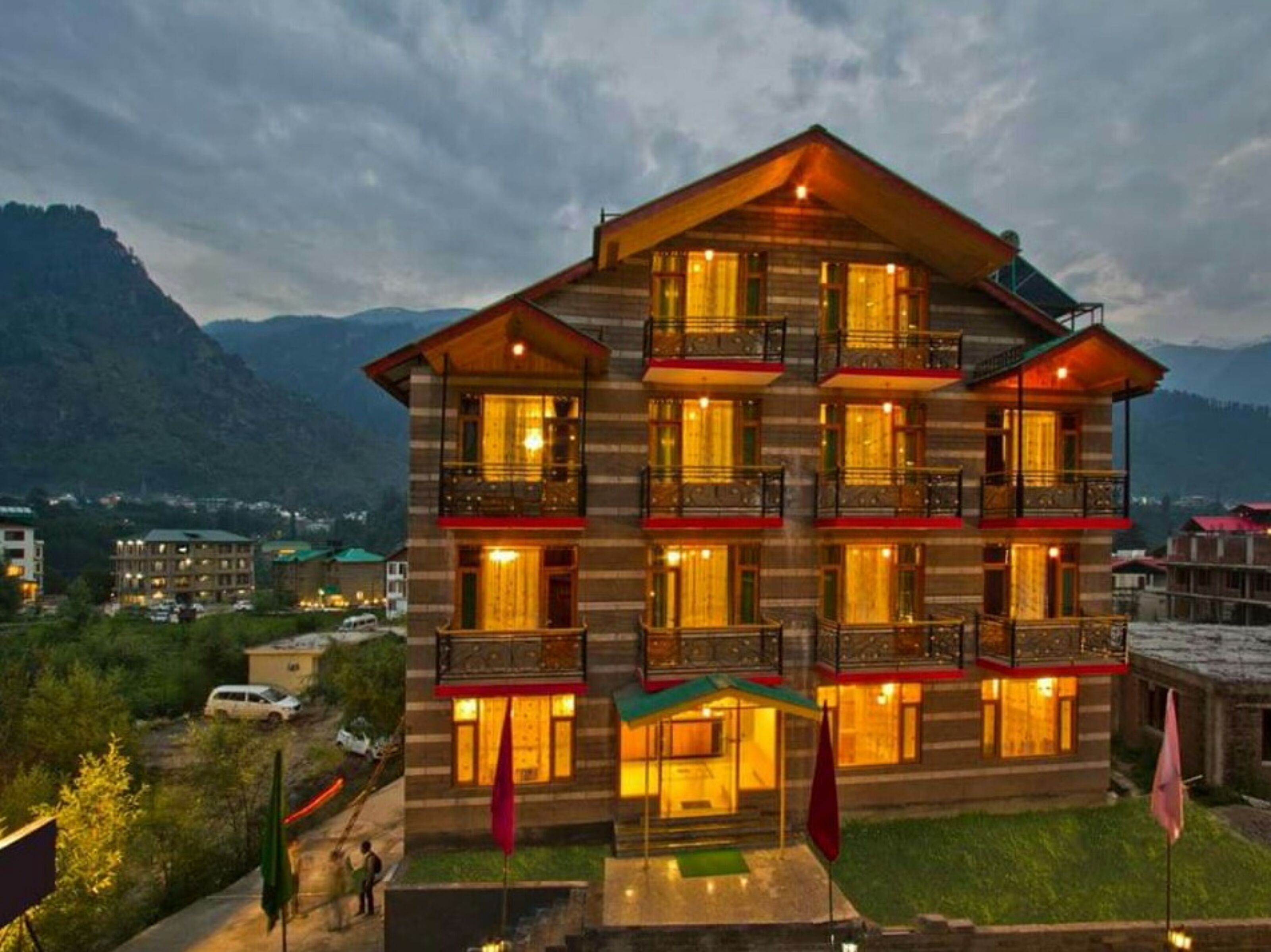 Goroomgo Mountain Green Villa Manali