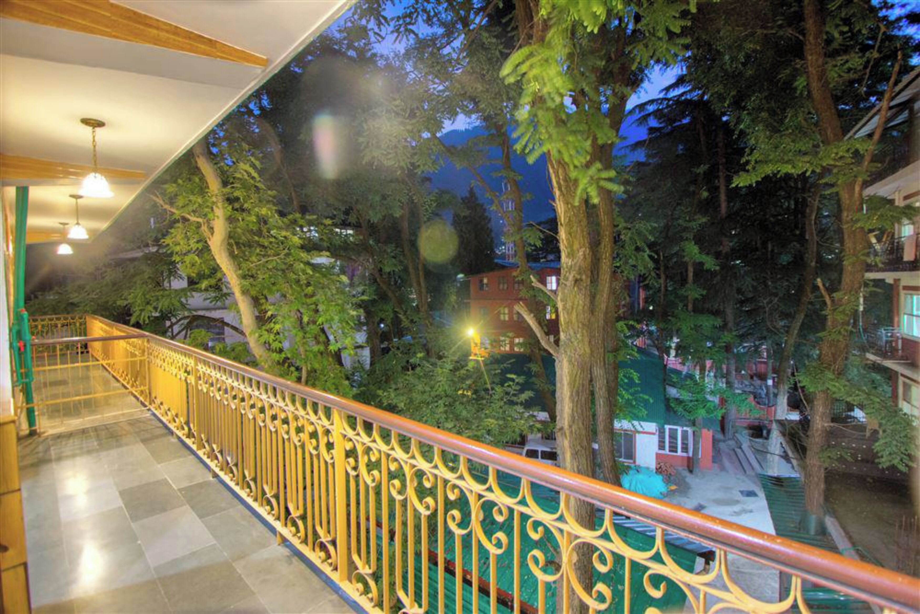 Goroomgo Samiru Manali