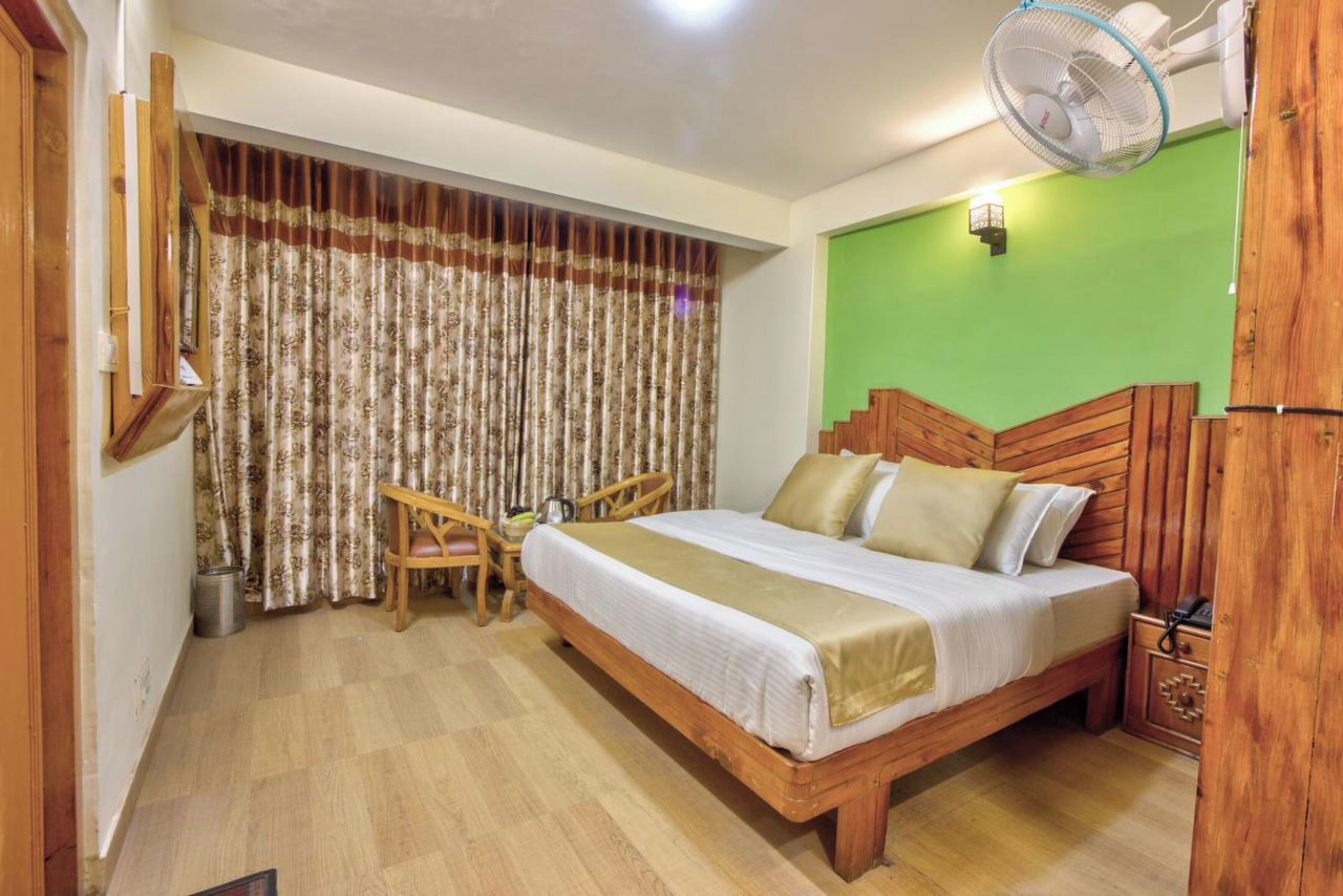 Goroomgo Samiru Manali