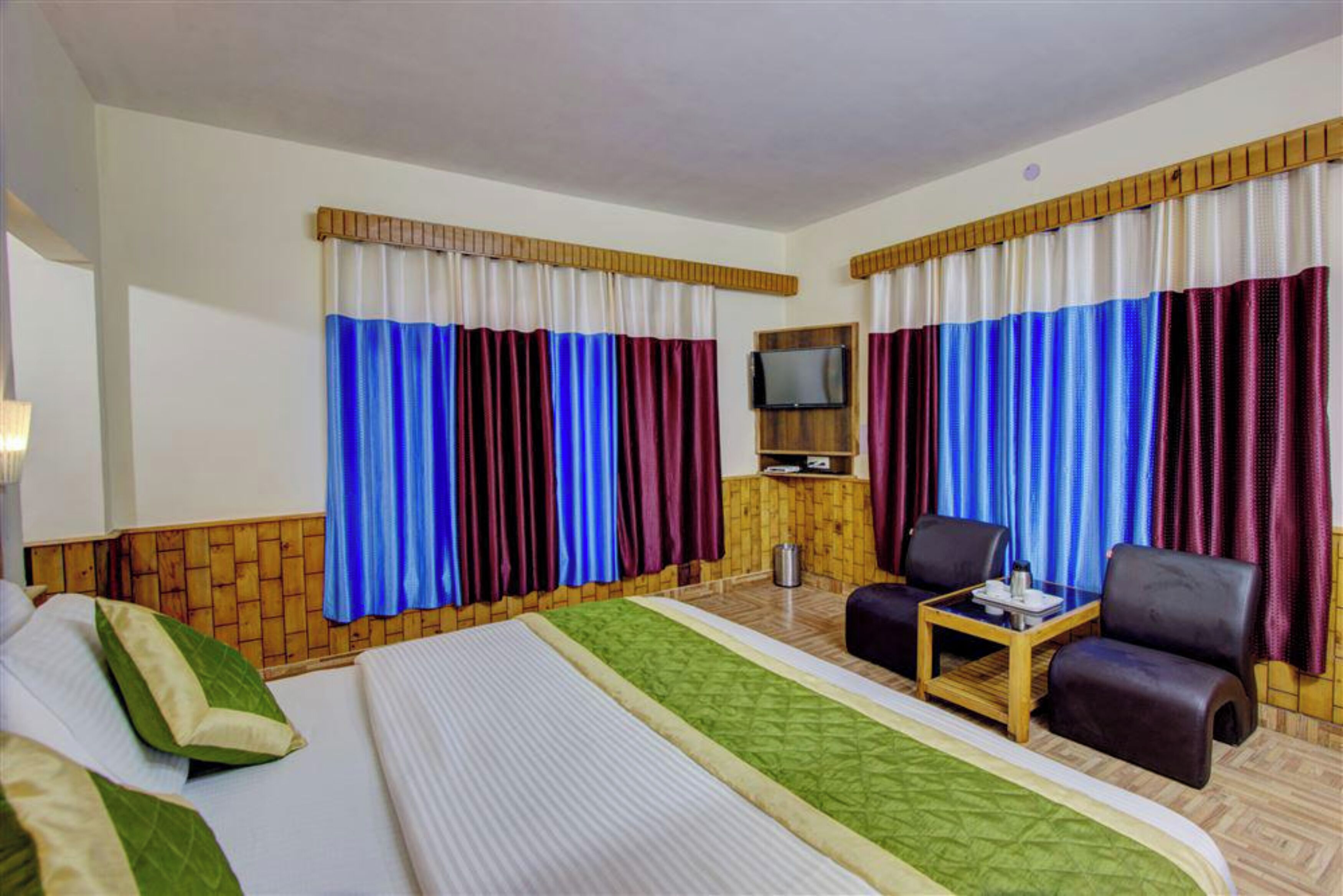 Goroomgo Samiru Manali