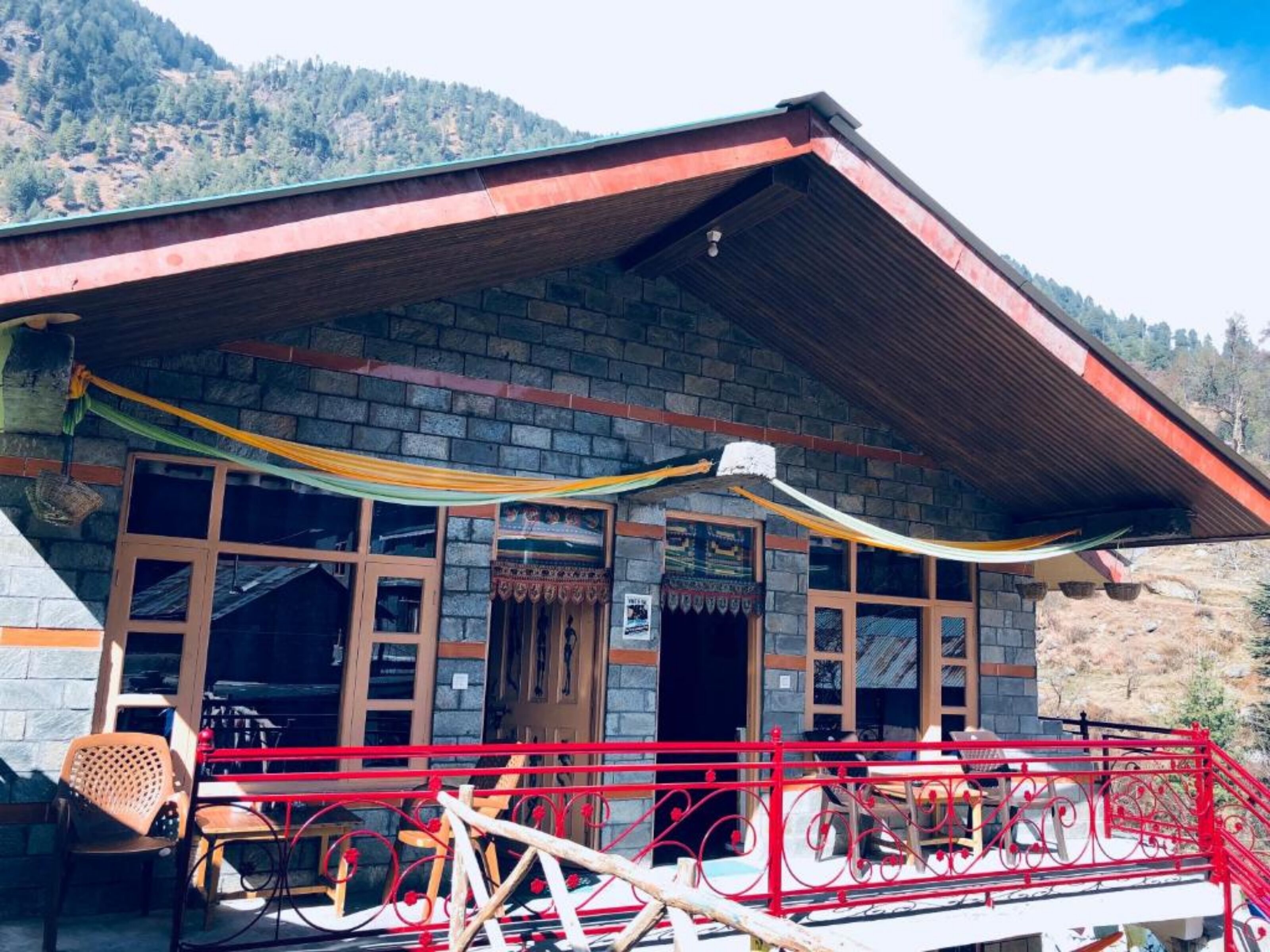 Goroomgo The Crazy Indian Manali