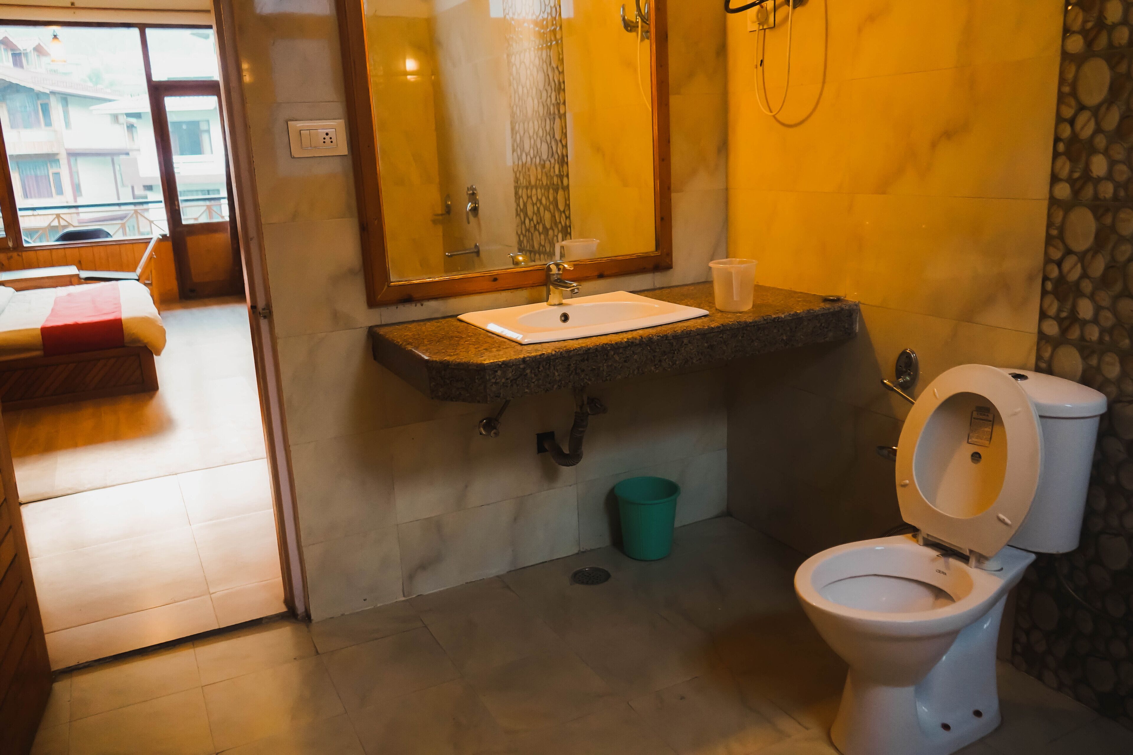 Hipostel Manali