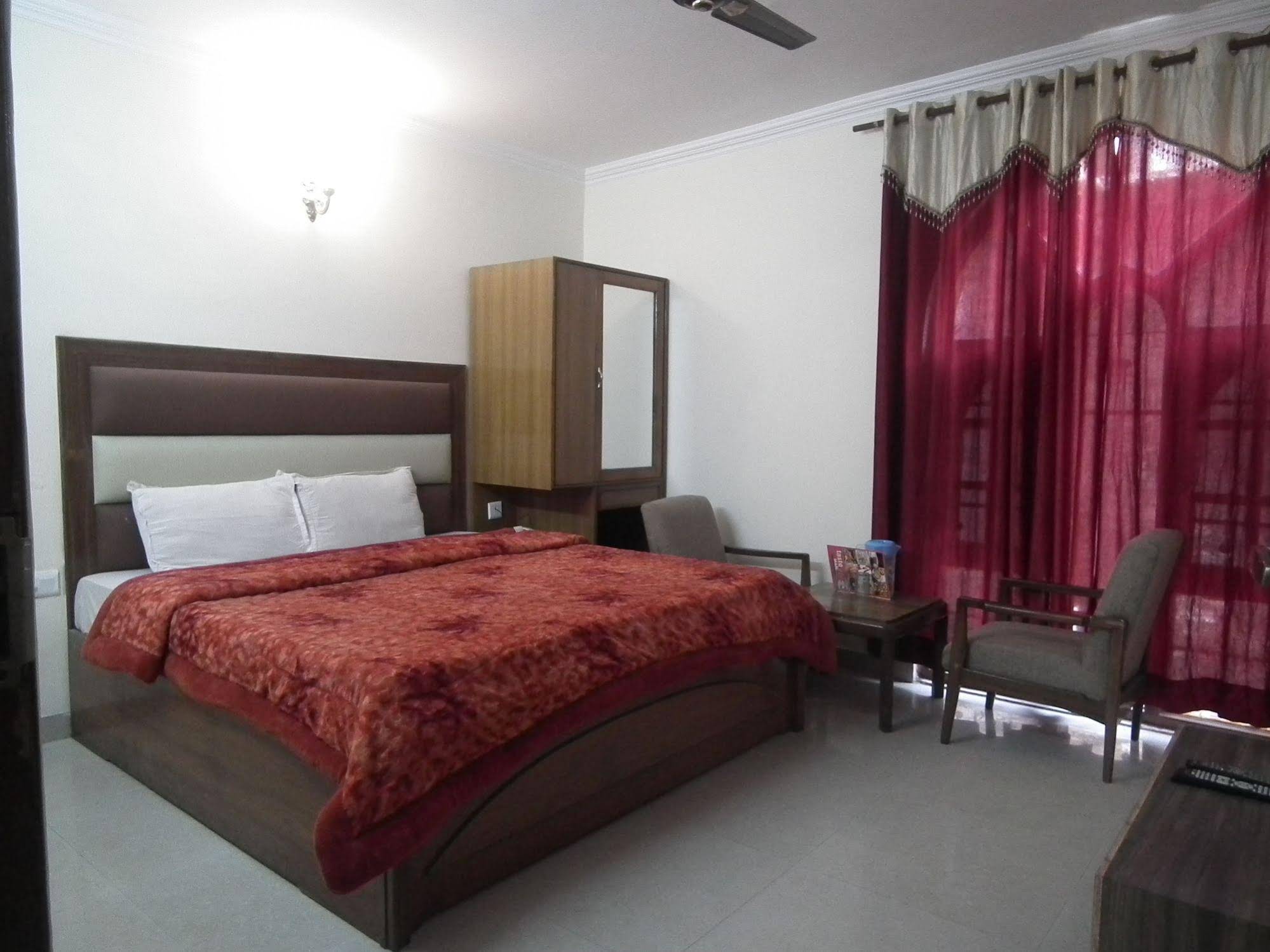 Hotel Crystal