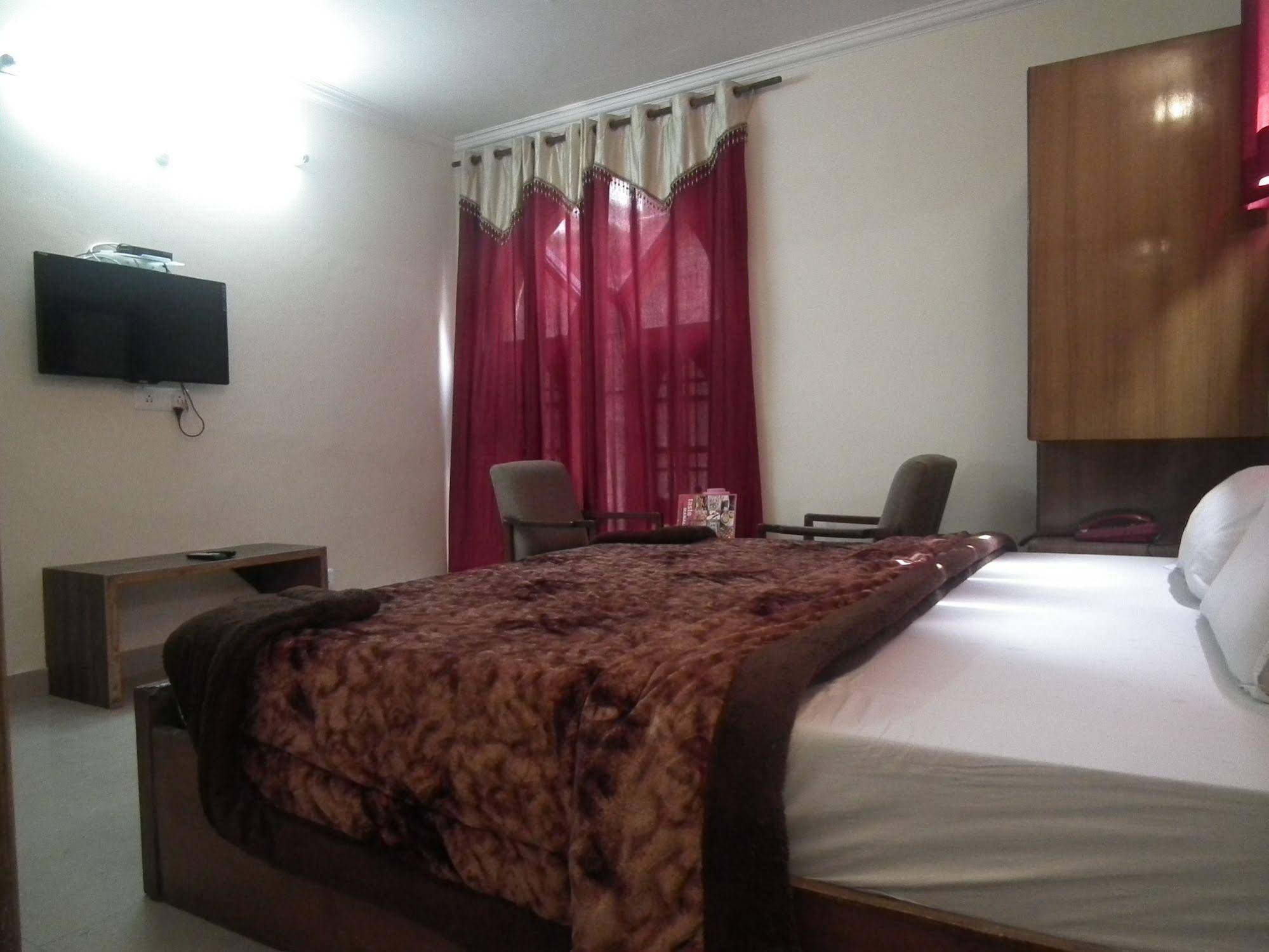 Hotel Crystal