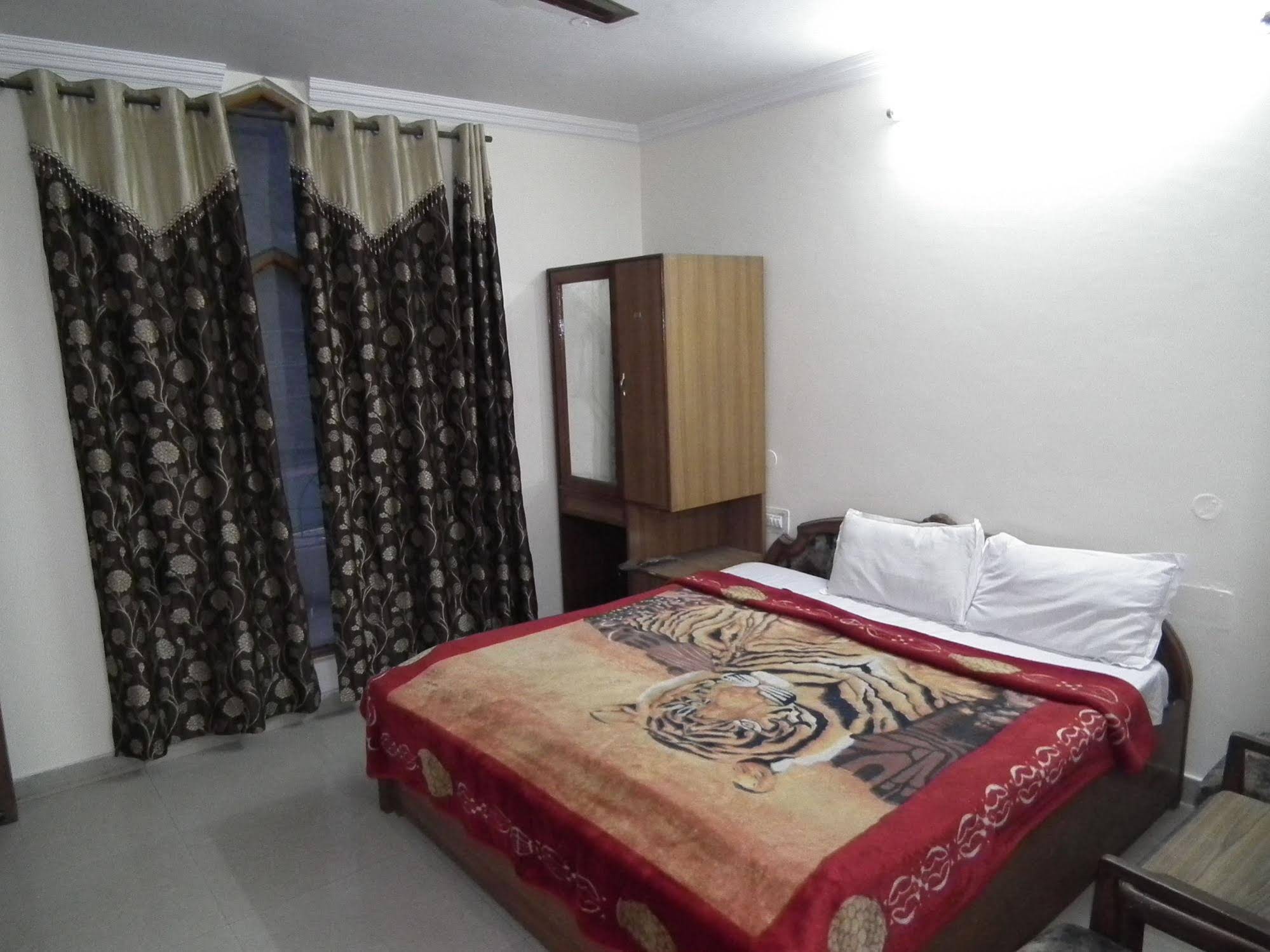 Hotel Crystal