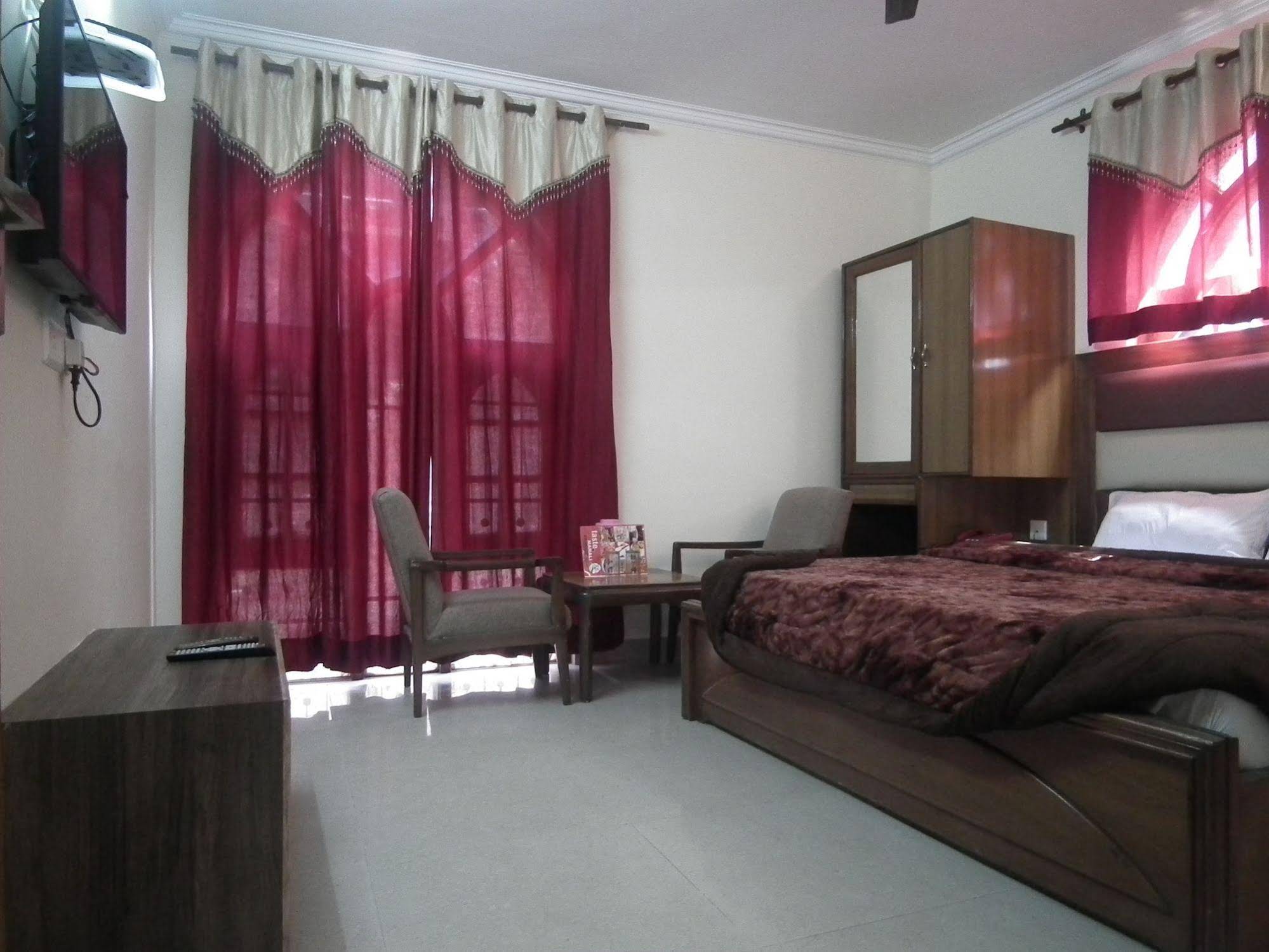 Hotel Crystal