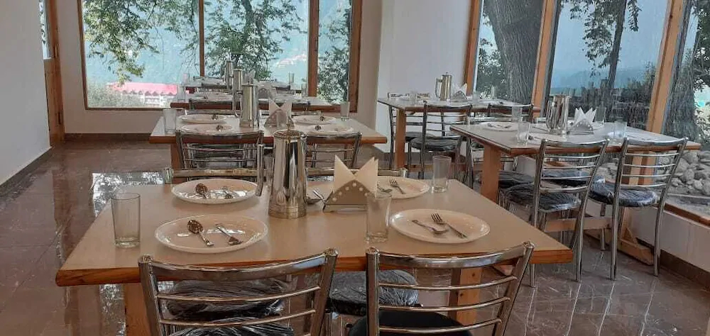 Hotel Himalayan Oak