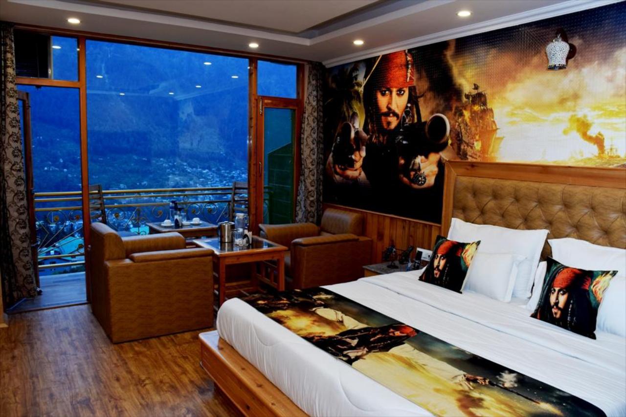 Hotel Smugglers