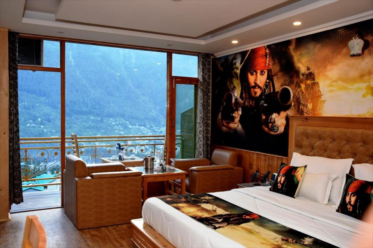 Hotel Smugglers