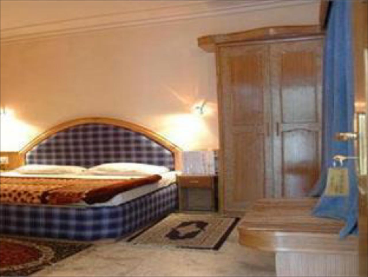 Hotel Whispering Valley