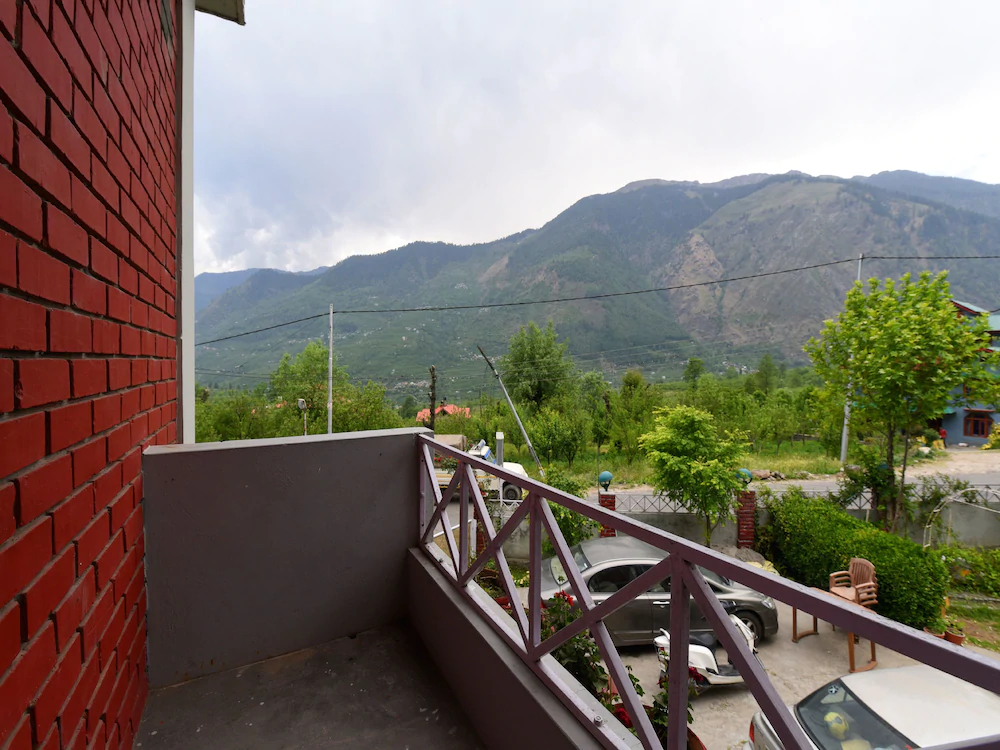 Manali Meadows Homestay by OYO Rooms