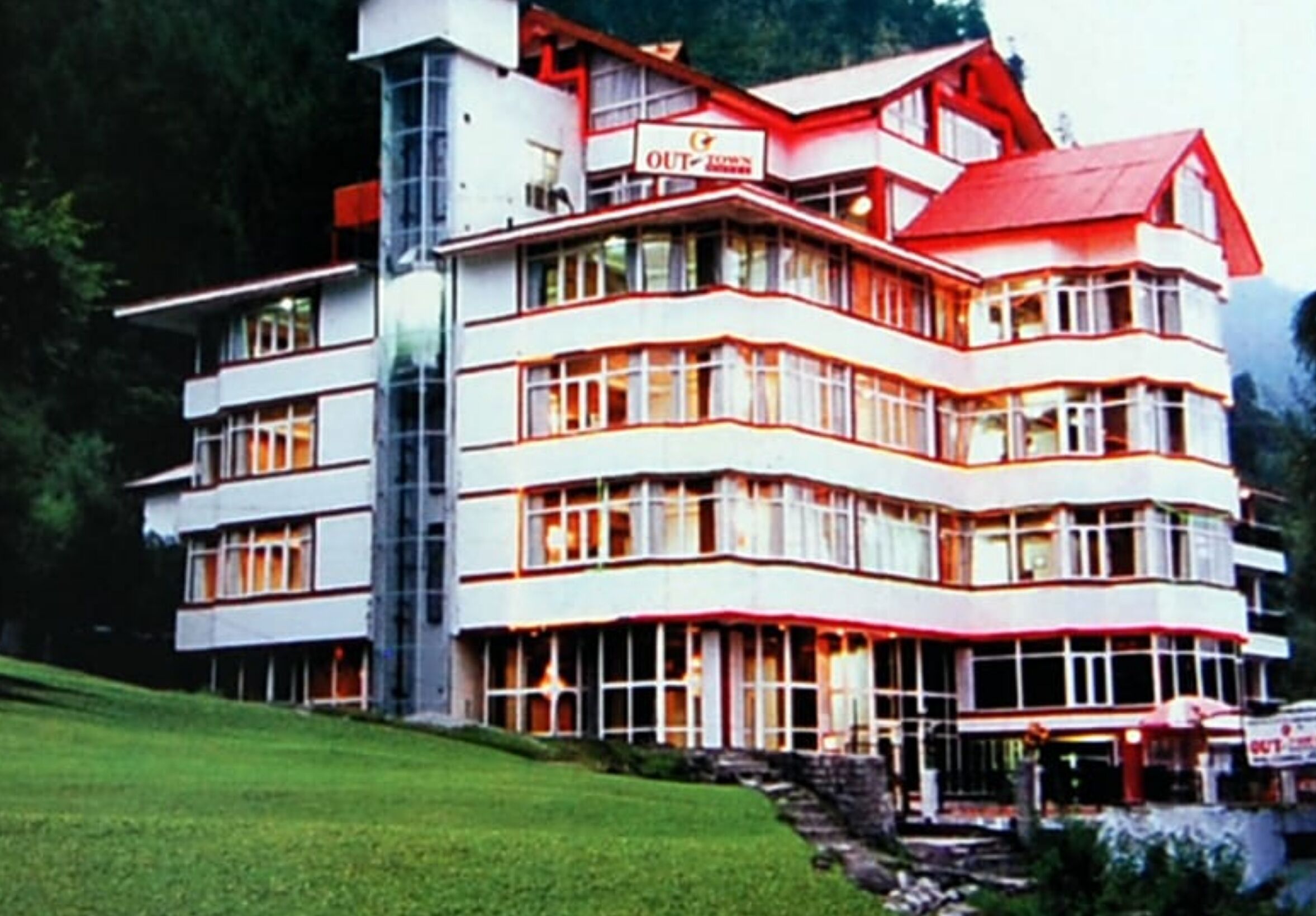 Out Town Manali by Goroomgo