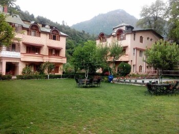 Signature Manali
