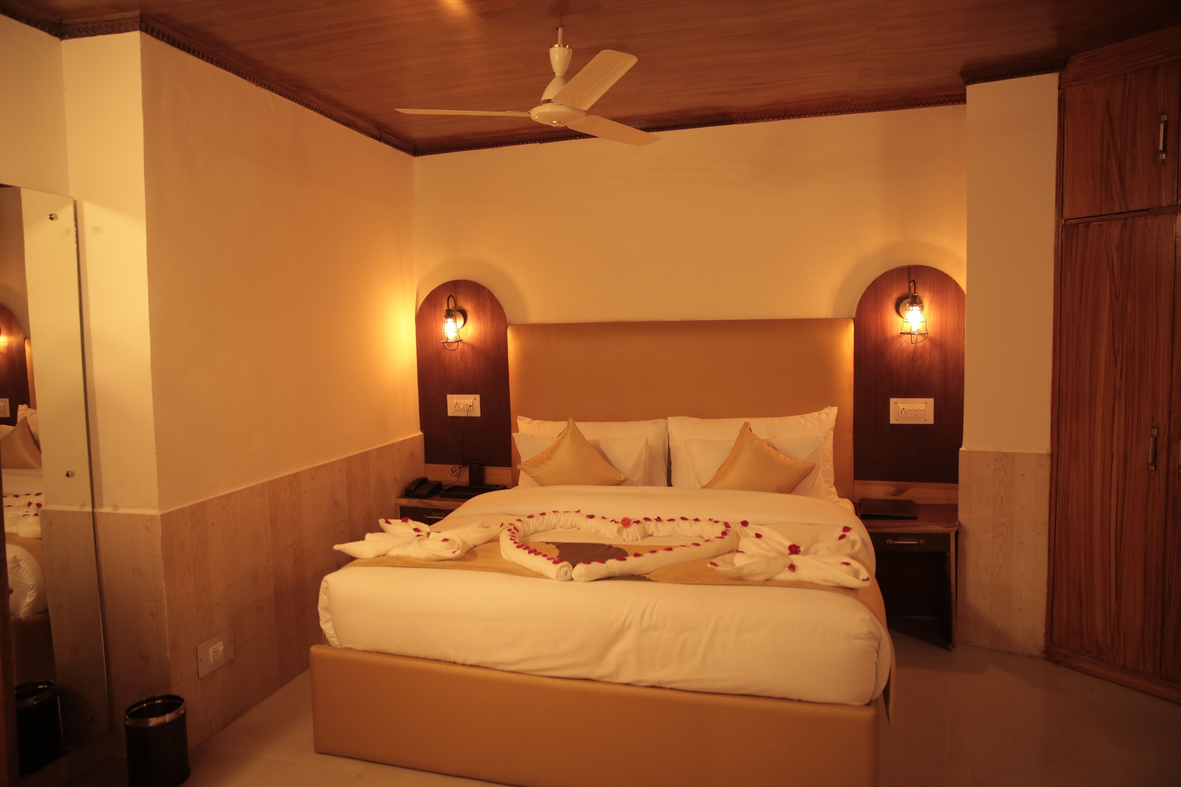Signature Manali