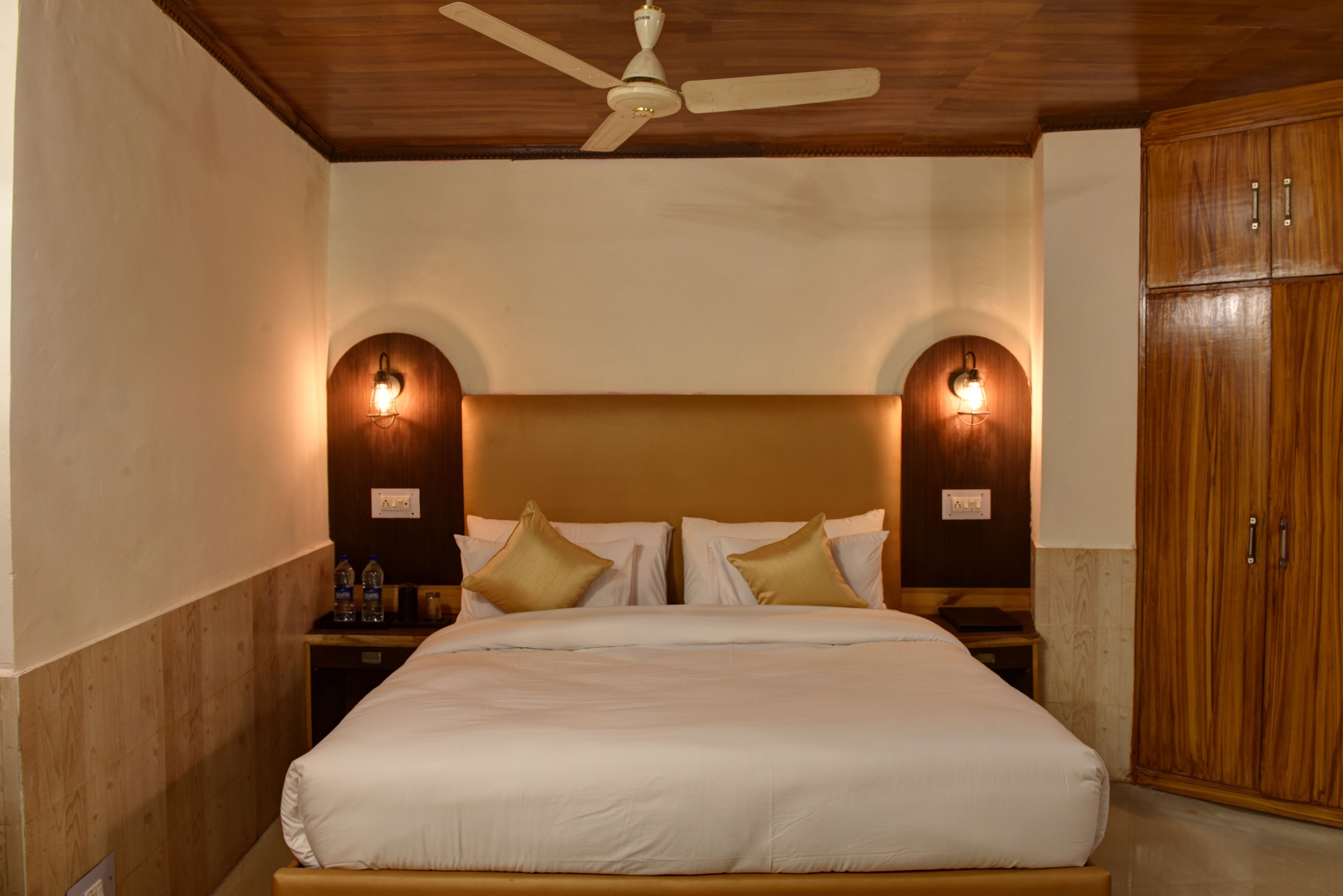 Signature Manali