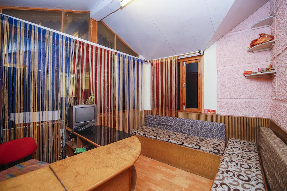 Snow Hills by OYO Rooms