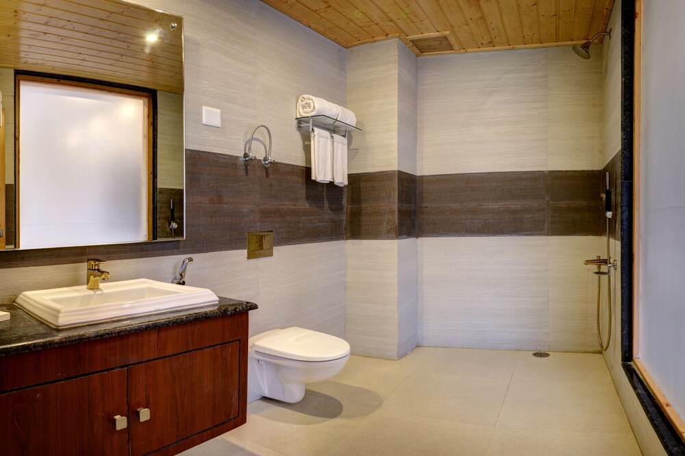 Summit Chandertal Regency Hotel & Spa