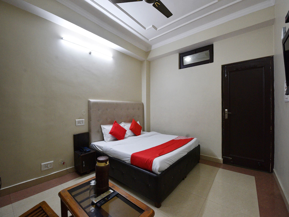 Hotel Paras By OYO Rooms