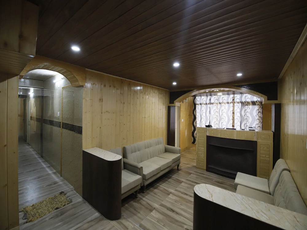 Broadway Grand by OYO Rooms