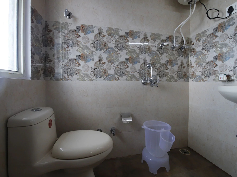 Broadway Grand by OYO Rooms