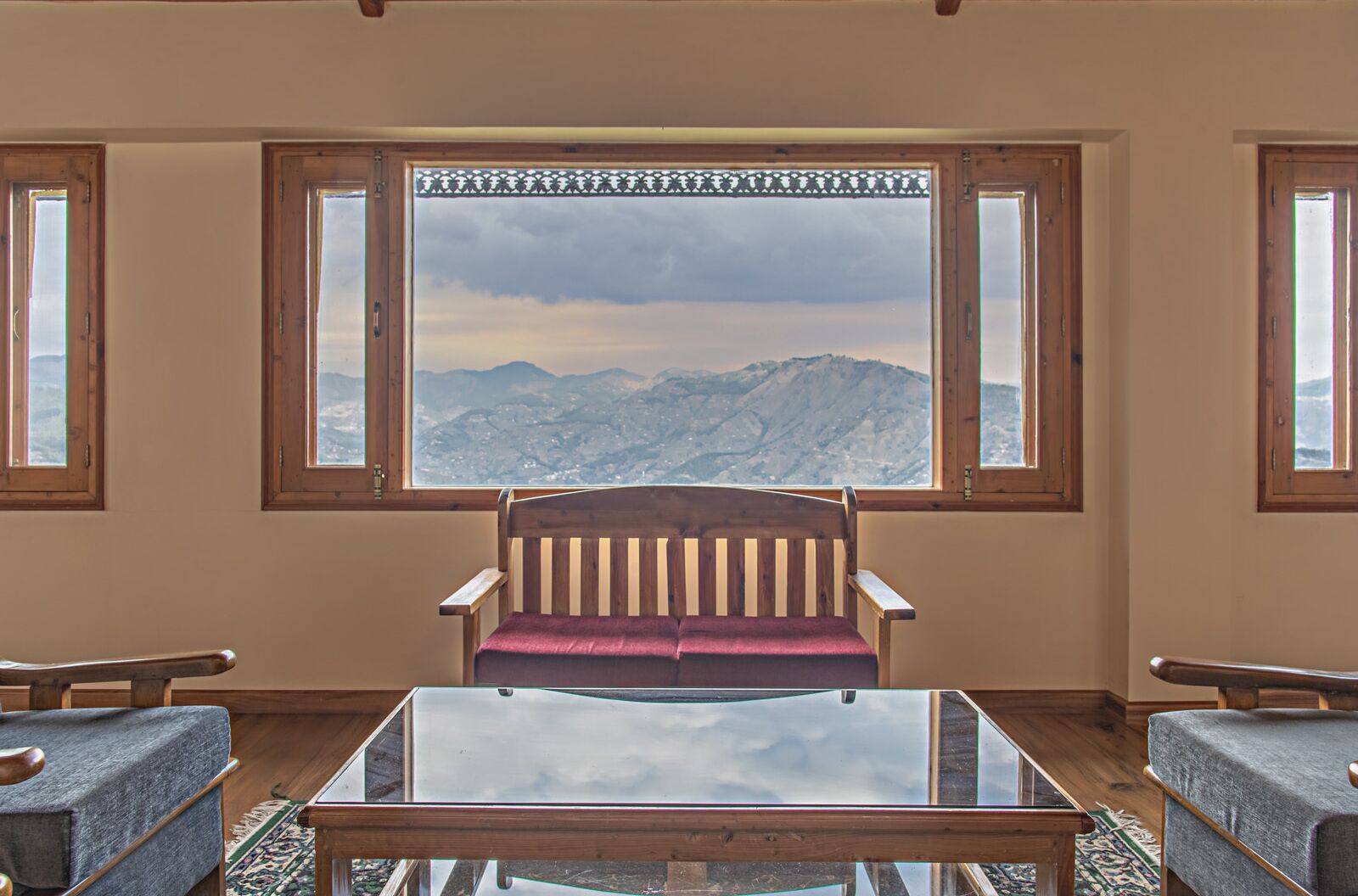 Echor Bhramara Estate Kharapathar Shimla