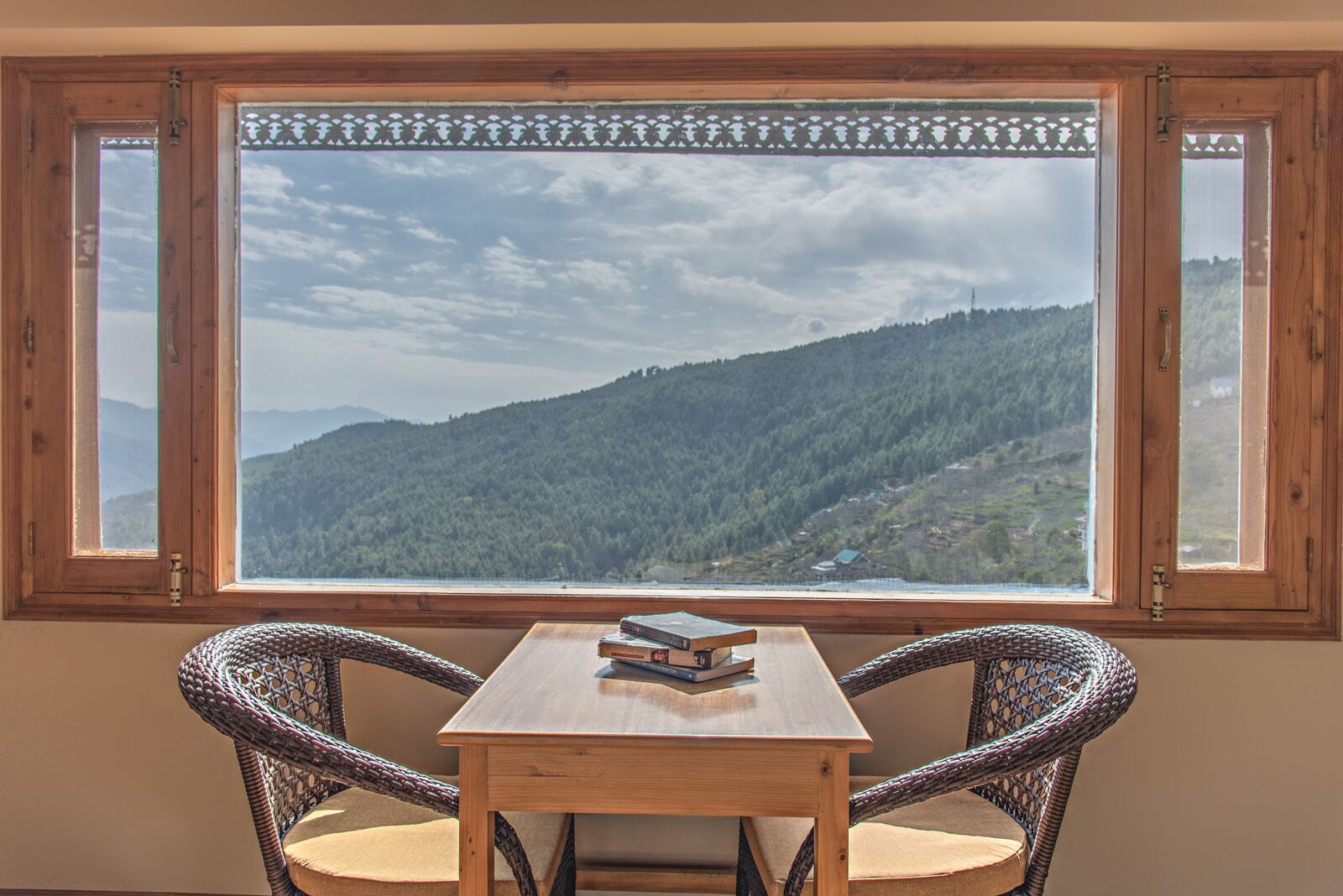Echor Bhramara Estate Kharapathar Shimla