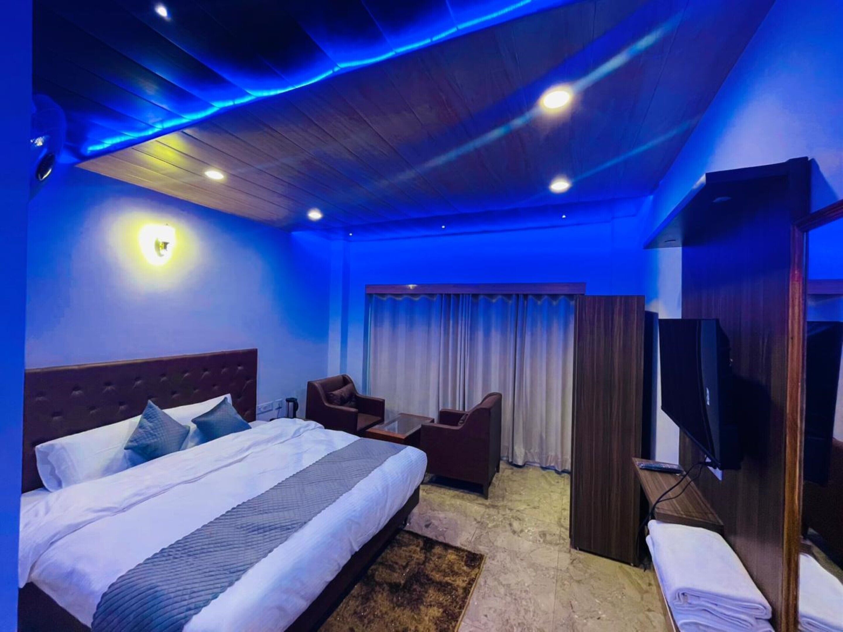 Hotel Candle Wood Shimla