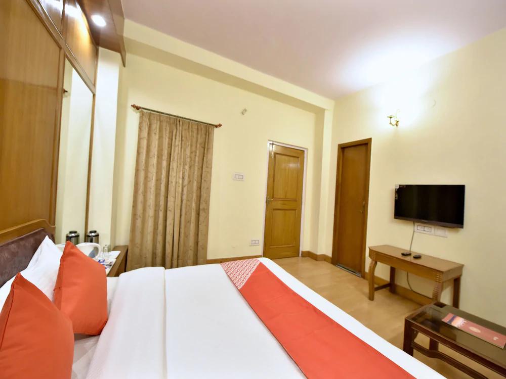 Hotel Himland East By OYO Rooms