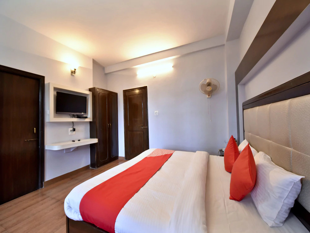Hotel Himland East By OYO Rooms