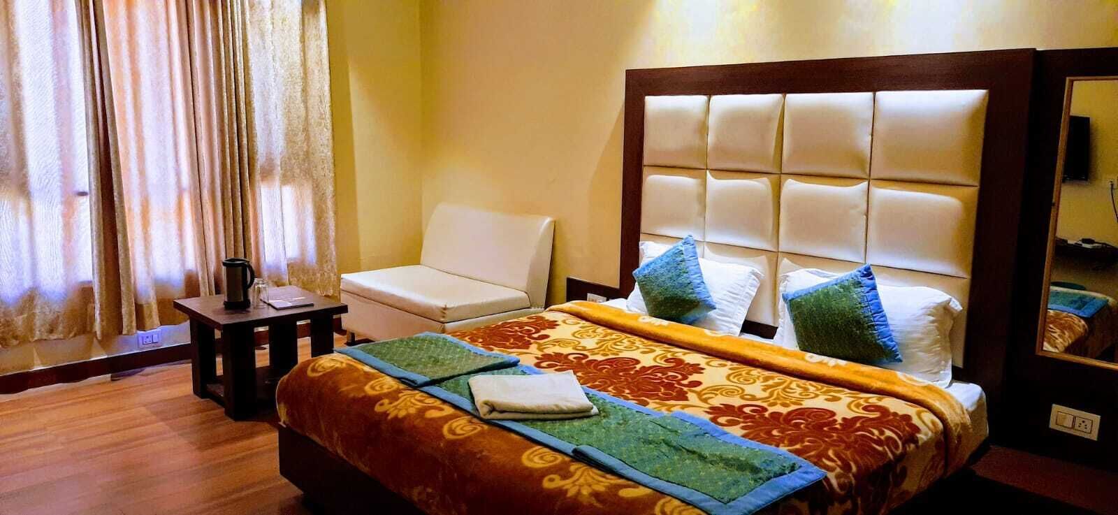 Mahesh Hotel & Restaurant