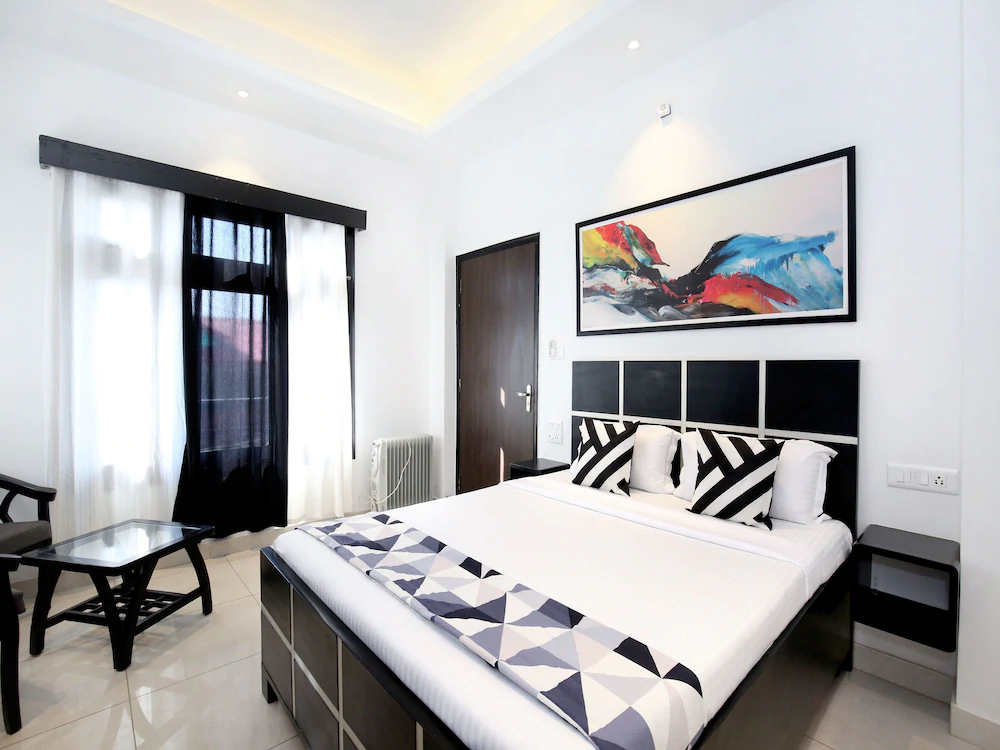 OYO 13307 Home Luxury Stay Shoghi