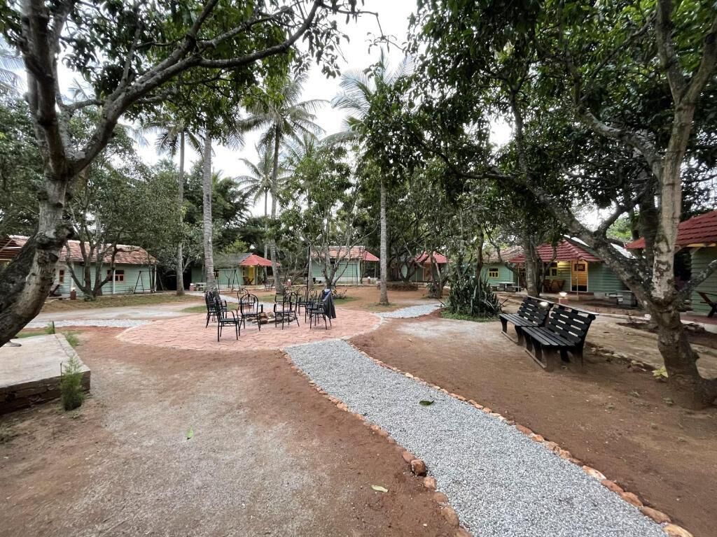 Commune 18 Resort