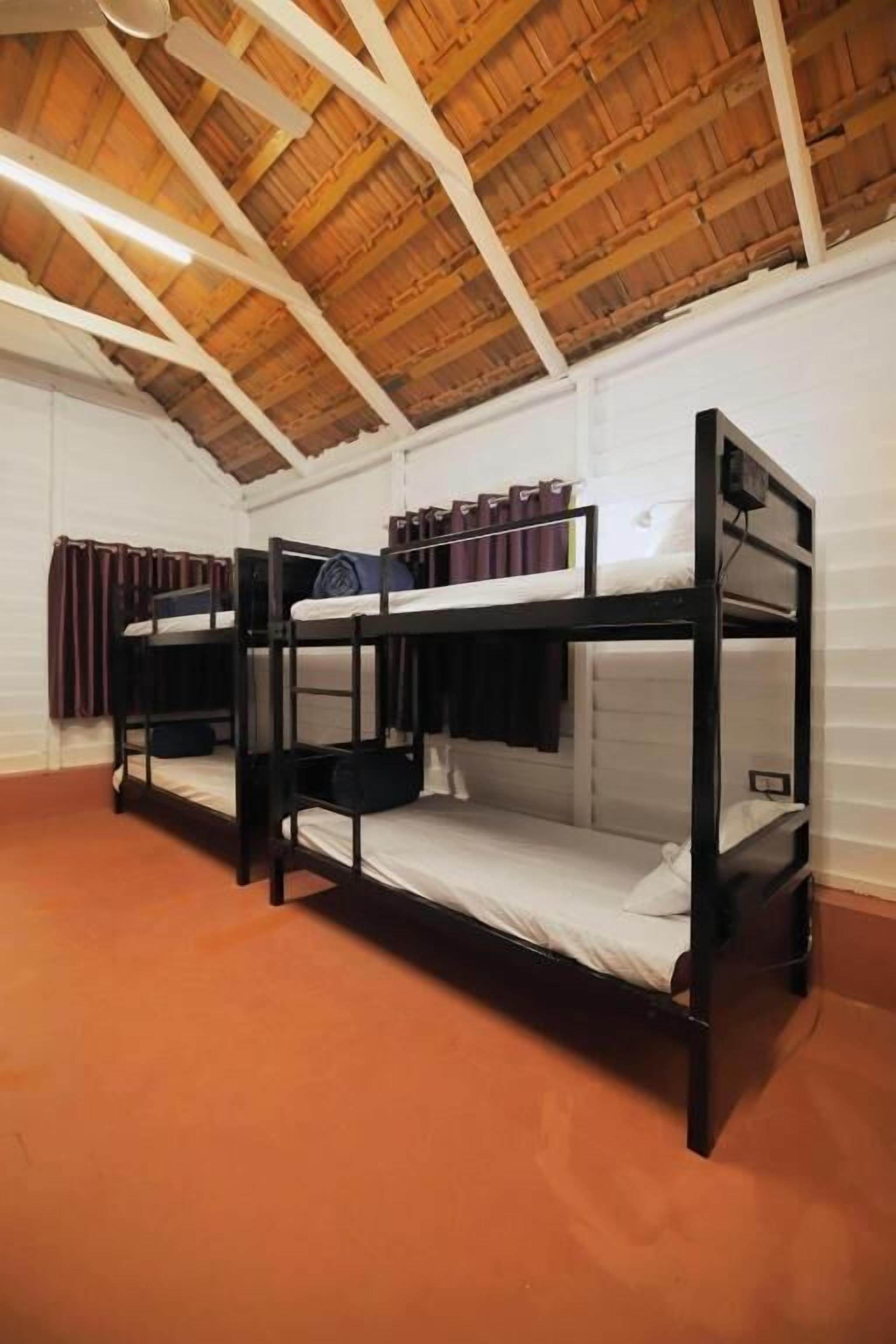 Commune 18 Resort