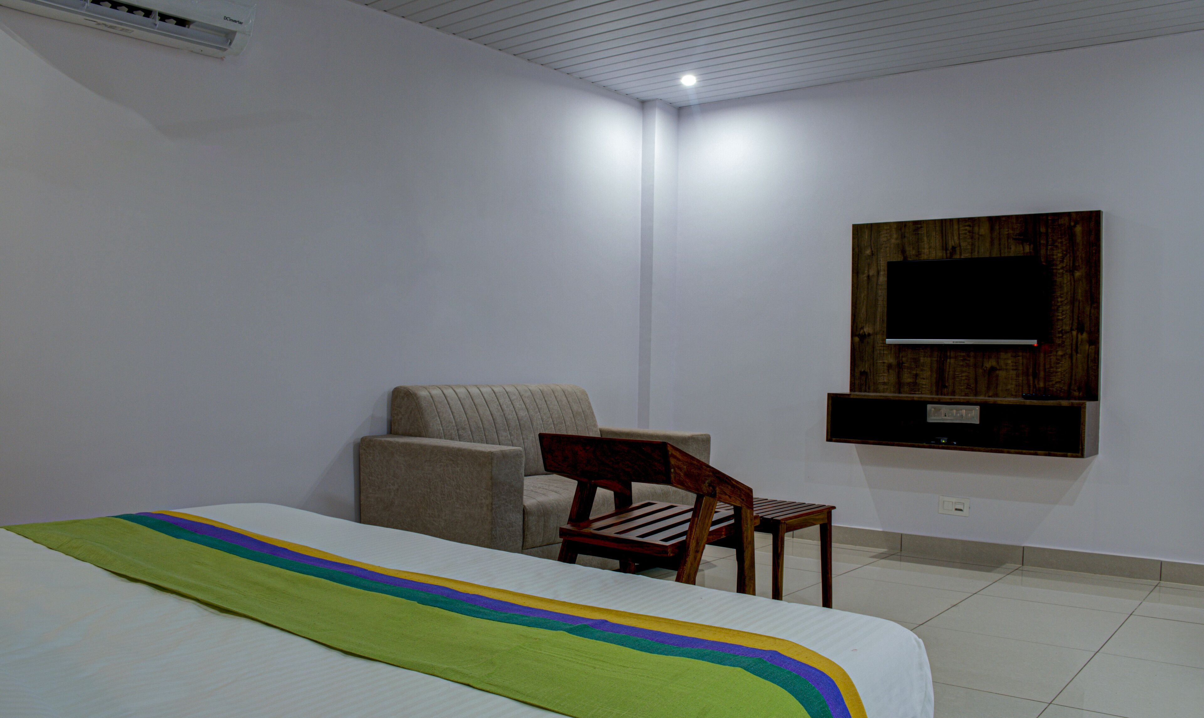 Treebo Trend Lucent The Homely Stay