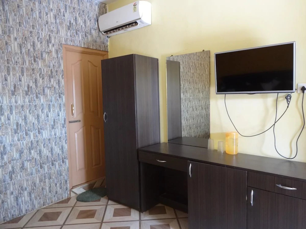 Gold India Beach Resort