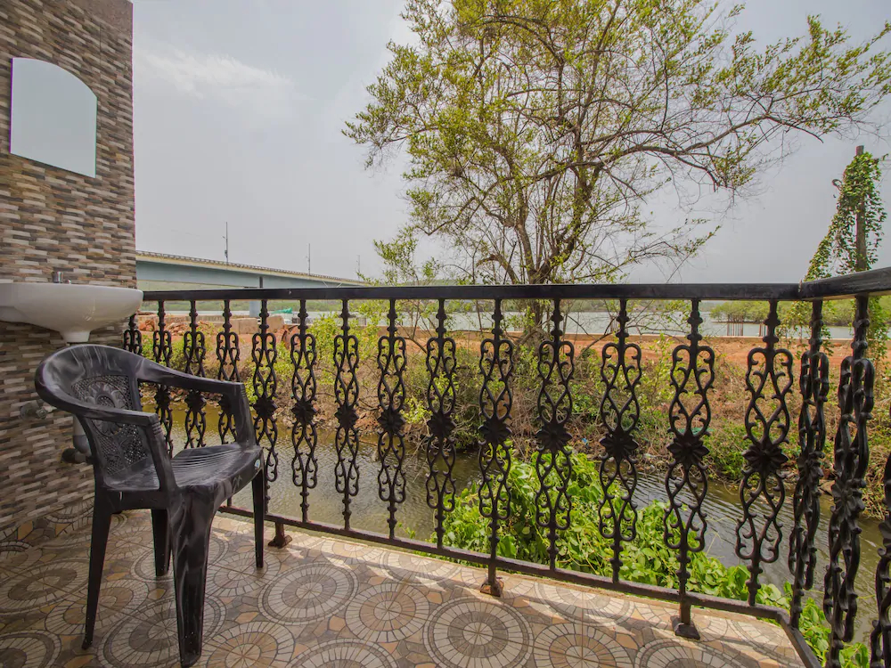 OYO Home 14644 Riverview Studio