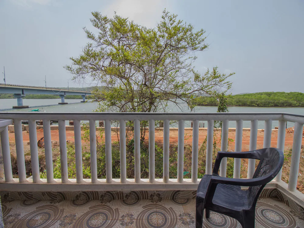 OYO Home 14644 Riverview Studio
