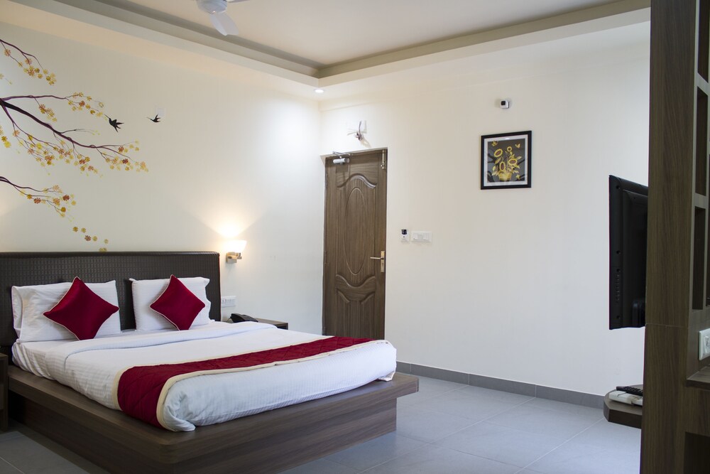 Aira Apartments by OYO Rooms
