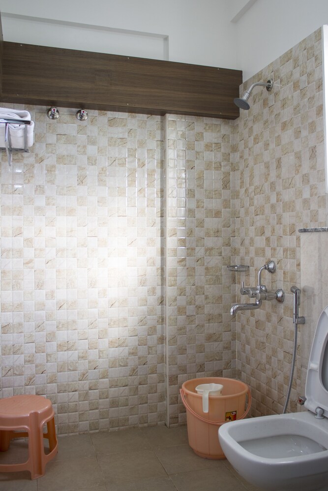 Aira Apartments by OYO Rooms